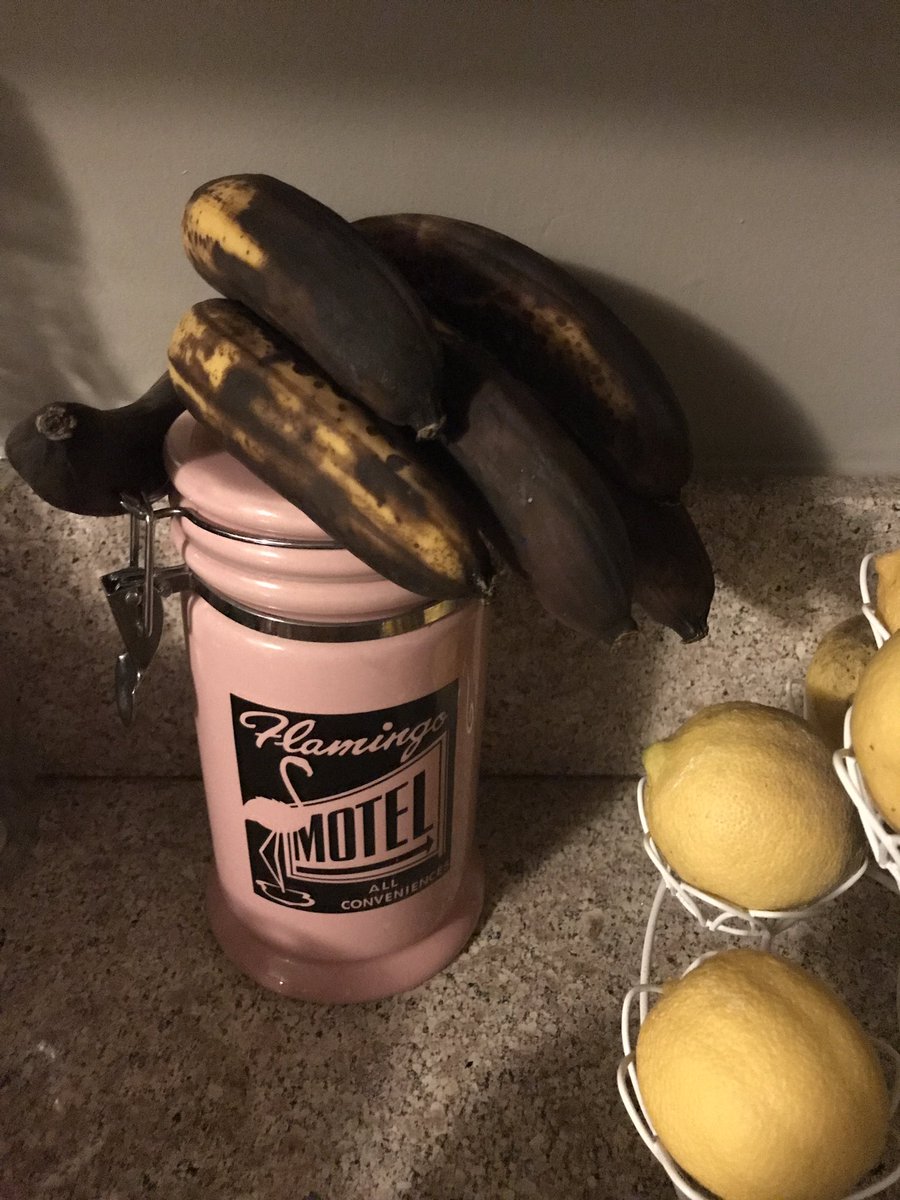 SuckItSweetsLA's tweet photo. Left 2 die after lack of freezer space Missed 2nd chance opportunity w/ @chrissyteigen What's a banana got to do for a little ❤️?#suckit 🥜🍌🍫 https://t.co/meqambYQU4