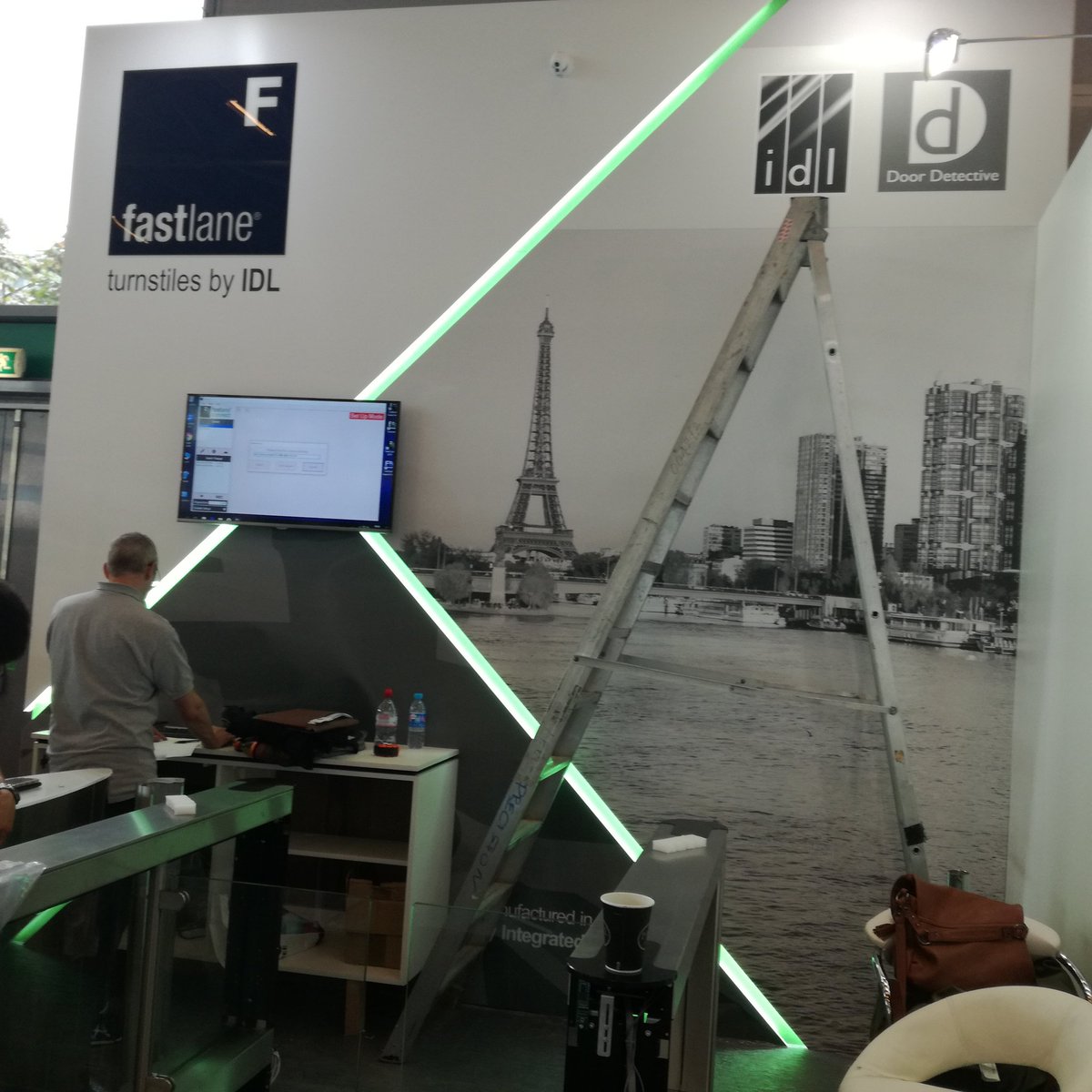 Fastlane_France's tweet photo. Work in progress #aps2017 
Bientôt prêt. Ouverture demain 9h https://t.co/jpAfoXOLfe
