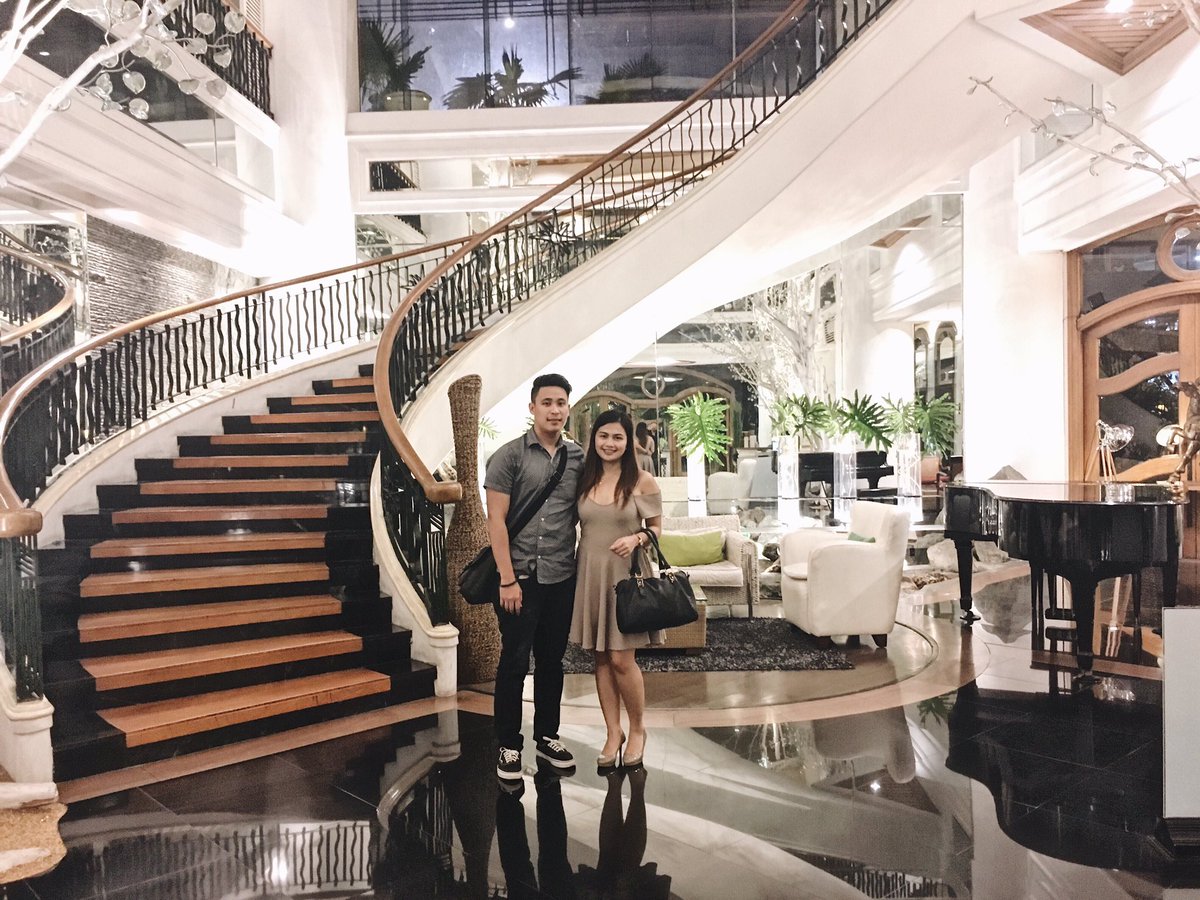 kookookrrunch's tweet photo. Happy 1st Anniversary, Mahal! @superminiong 😘❤️ https://t.co/ZcEUzjw5cx