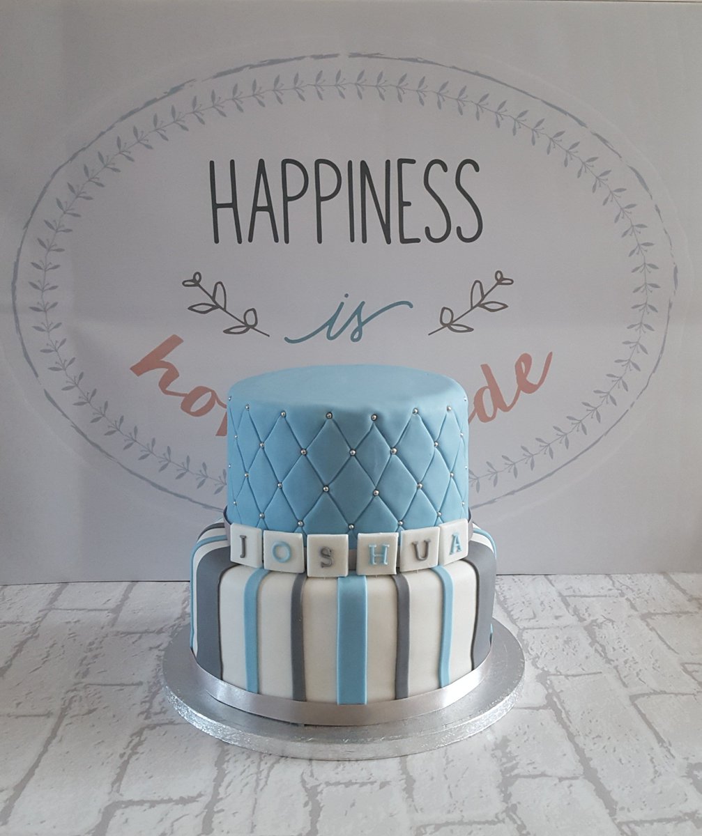 Flossiescakes's tweet photo. Here are 2 of this weekend's cakes. The first for a special boy's 1st Birthday and the second for a special boy's 5th Birthday x https://t.co/0aX2o1WRUB