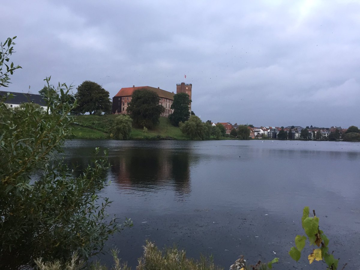 attendoDK's tweet photo. Varme hænder eller kolde kvm. på plejehjemmet? Hvad vælger du? Det er på @kommunerne #ældre konf. i @koldingkommune i dag. #demens #ældre https://t.co/k496jR2faE