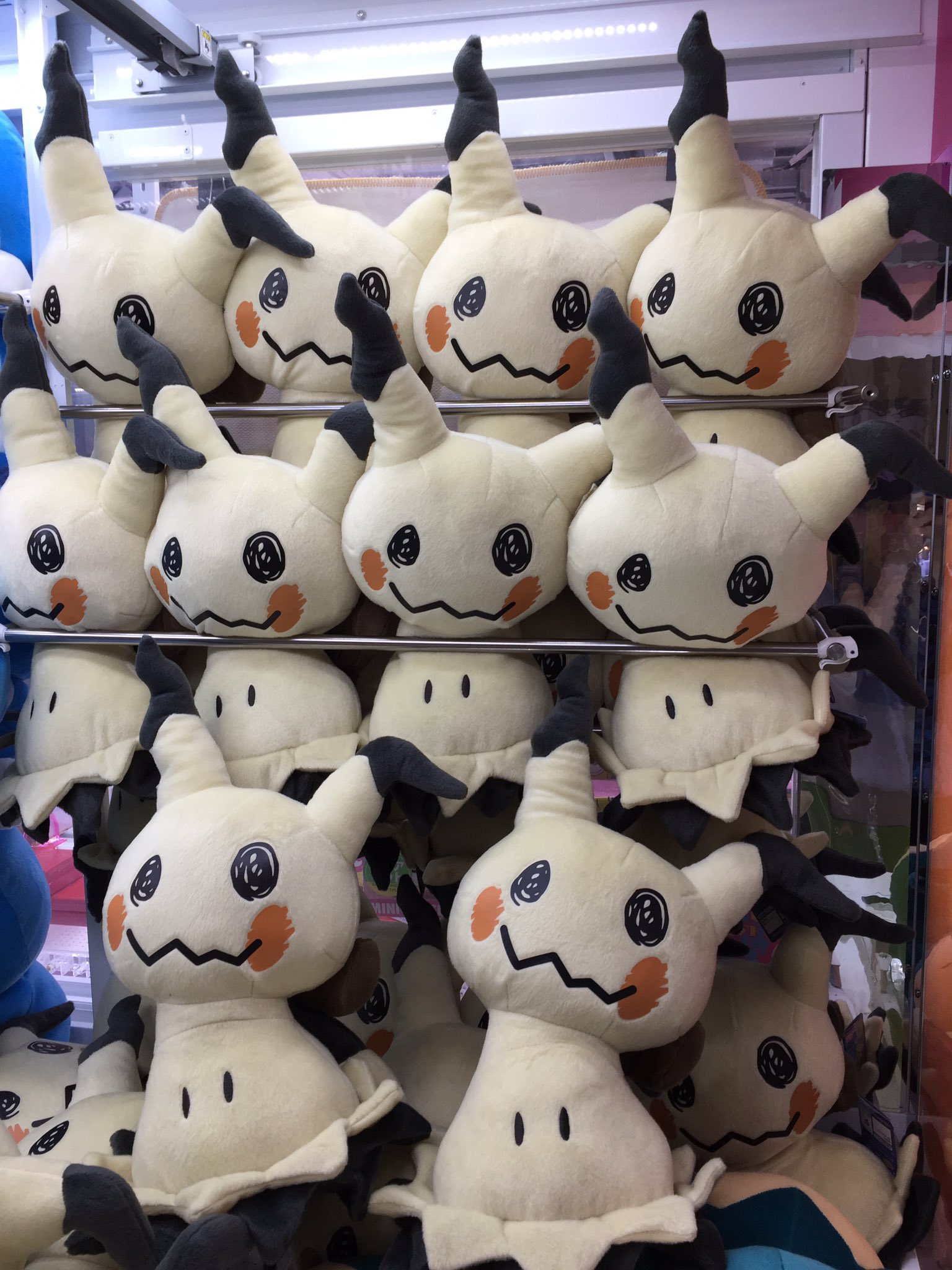 スペースファンタジーインフィニ ポケットモンスターサン ムーンめちゃでかミミッキュぬいぐるみ ついにミミッキュだけの ぬいぐるみが登場 約30cmとボリュームのあるサイズです ちなみにキーホルダータイプのぬいぐるみも入荷してますよ
