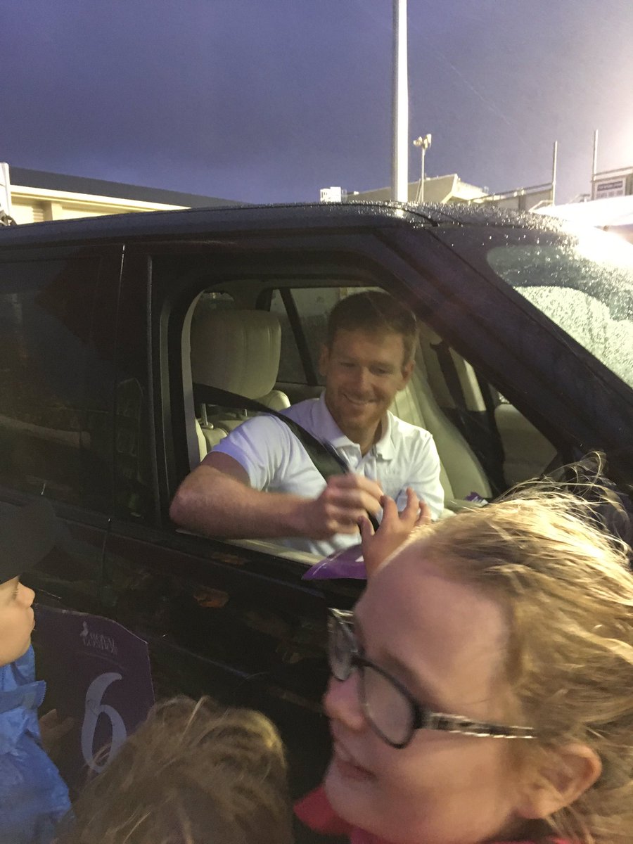 dawnegreen1's tweet photo. Thank you so much for stopping last night @Eoin16, made an 8 year olds birthday! Sorry for being the #stalkermum https://t.co/dALLDpLdE7