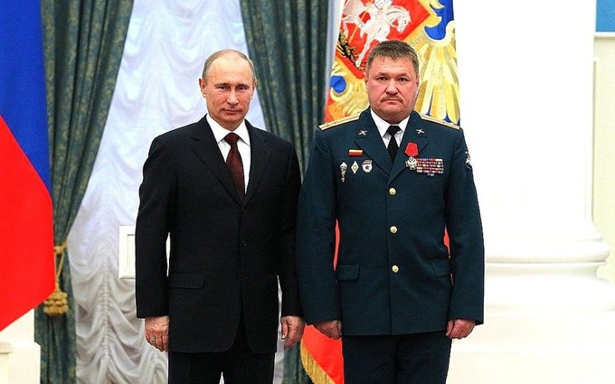 GraniTweet's tweet photo. Погибший в Сирии генерал Асапов, в прошлом году под псевдонимом Примаков командовал "1-м армейским корпусом ДНР"
https://t.co/66mfIpzrDC https://t.co/sFlT6TMII9