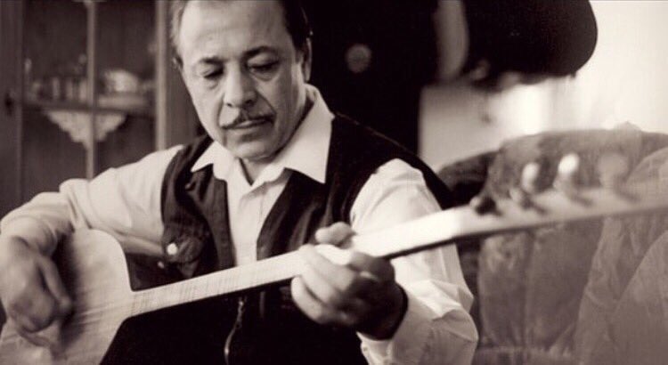 5 yıl önce bugün..
Gönül dağımızın zirvesinde oturan, büyük ozan #NeşetErtaş yoruldu gitti. 'Öldü demeyin, yoruldu gitti deyin' demişti.