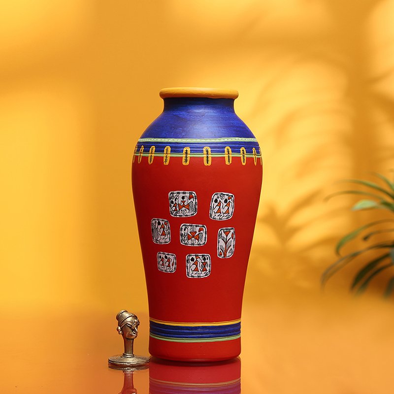 exclusivelane's tweet photo. Inspired from the #Warlis and #Madhubanis, these #pots & #vases have been #handpainted by #tribal #craftspeople.
https://t.co/47AFzuc8PB https://t.co/8B3z1IzESk
