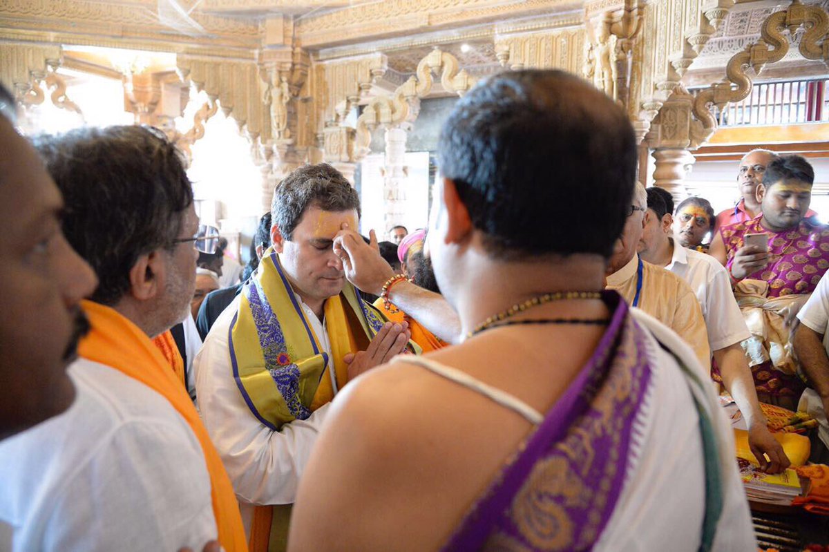 Began the three day Navsarjan Yatra in Gujarat with darshan at Dwarkadhish Temple