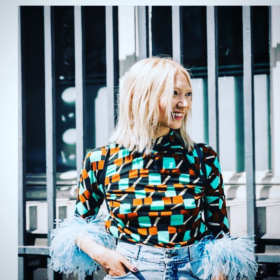 YasminMGJ's tweet photo. Inspiración ✔️Mangas➕Plumas 💗 ¿Te apuntas? 🍁#otoño #ponplumasentumanga#customiza #musthaves#todovuelve#moda #love# Buenos di@sLUNES https://t.co/m9Zq6HhR2W