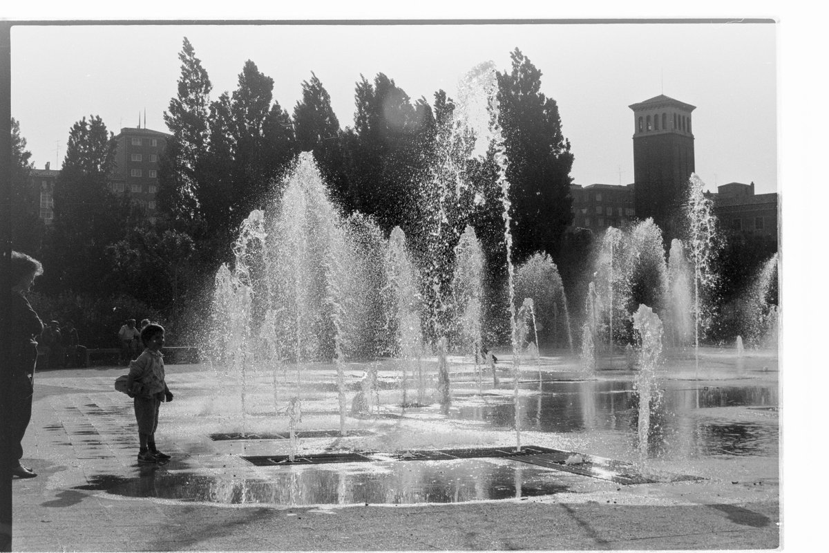 COABurgos's tweet photo. La próxima semana inauguramos #exposición #LeandroSilva; un avance con esta fotografía de Ángel Ayala, @diariodeburgos, de la Plaza Logroño. https://t.co/3AMnVTU6HV