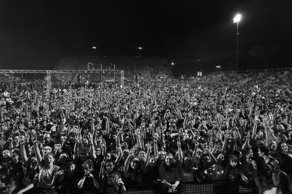 blink-182 (@blink182) on Twitter photo Tonight’s crowd at #CityOfTrees was a blast 🐙🥁✨ THANK YOU!! // photos by <a href="/robertnoise/">Robert Noise</a> 📸🔥 Tonight’s crowd at #CityOfTrees was a blast 🐙🥁✨ THANK YOU!! // photos by <a href="/robertnoise/">Robert Noise</a> 📸🔥