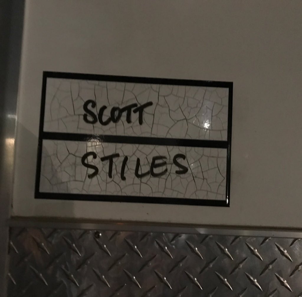 libridimiele's tweet photo. Non sto piangendo, sono solo in una valle di lacrime.
#TeenWolf https://t.co/QIBlcQIrl1