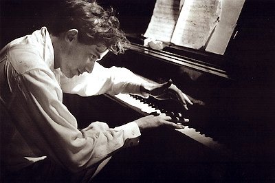 HAPPY BIRTHDAY 
GLENN GOULD
25/9/1932 4/10/1982

\"La partitura posa para Gould.\"
Bruno Monsaingeon

Hilo va 