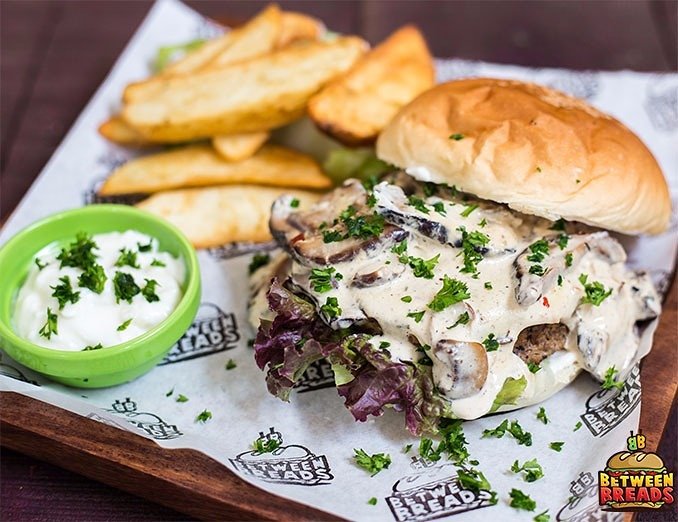 BetweenBreads's tweet photo. Vegetarians, we've got you covered! 😉
Celebrate meatless Monday this #Navratri with the juicy Shrumi! 🍄🍴🍔
#BetweenBreads https://t.co/6LmvERuK9X