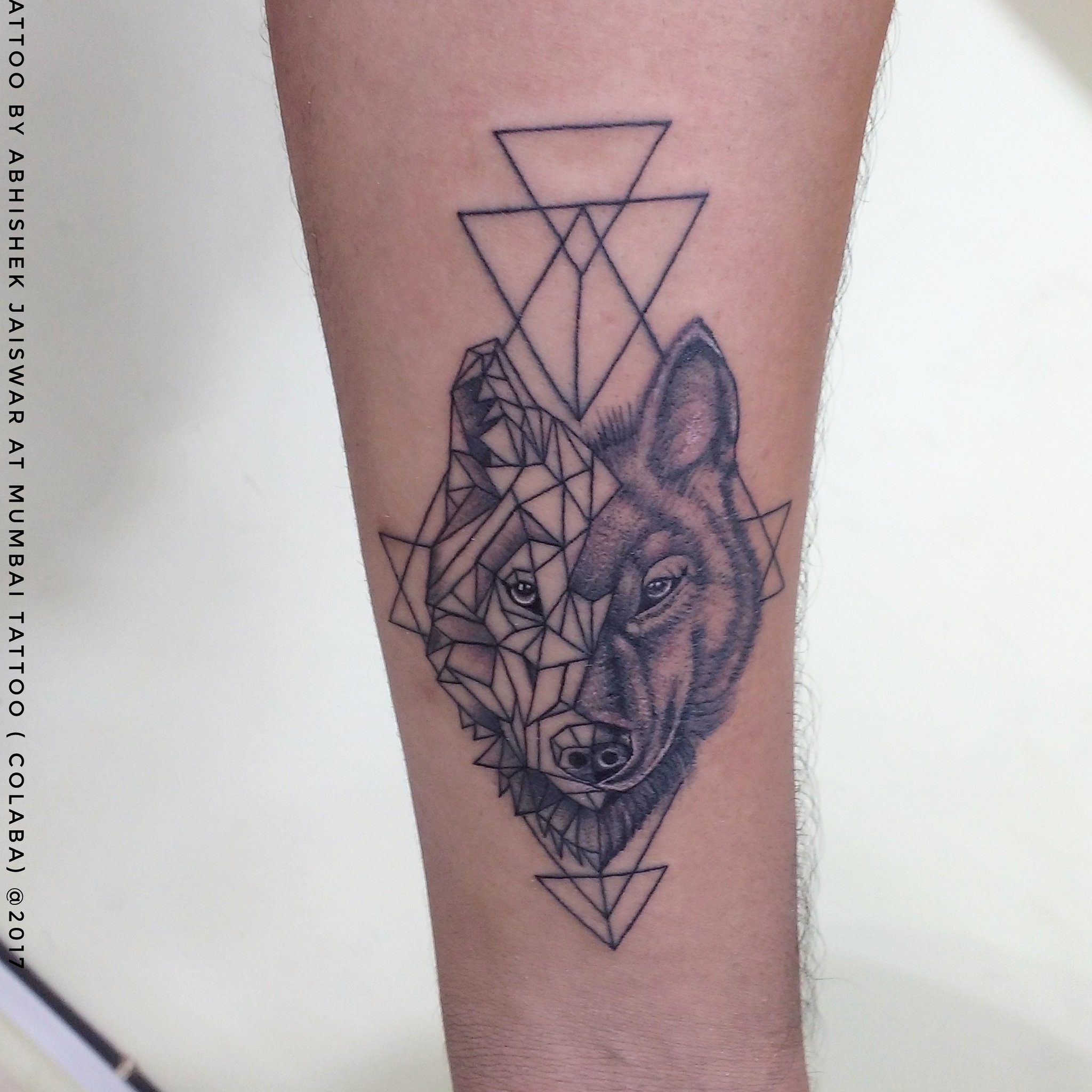 Geometric wolf tattoo #tattoo# ink #wolftattoo #geometrictattoo #wolftattoo...