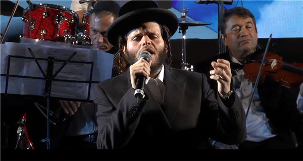 “Emes” Performed by <a href="/ZanvilOfficial/">Zanvil</a> and Ruvi Banet by an amazing event for over 10,000 people &gt;&gt;&gt; Watch &amp; Share.  //youtu.be/z5gBu-qfekg