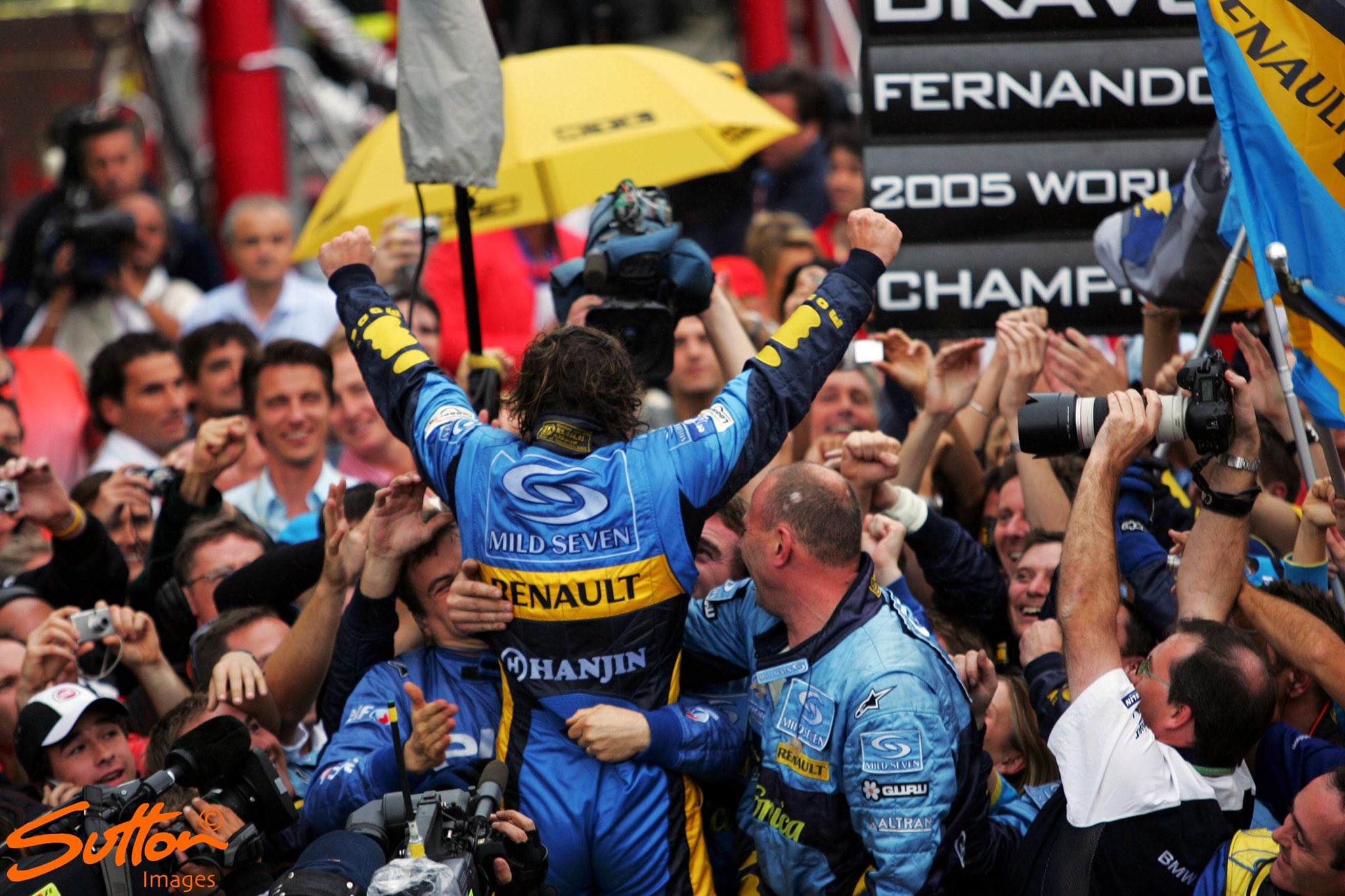 bund midler Saucer Motorsport Images on Twitter: "#OnThisDayInF1 Fernando Alonso won the 2005 World  Championship for Renault, becoming the youngest Formula 1 World Champion at  the age of 24 https://t.co/K8V8fyn8iw" / Twitter