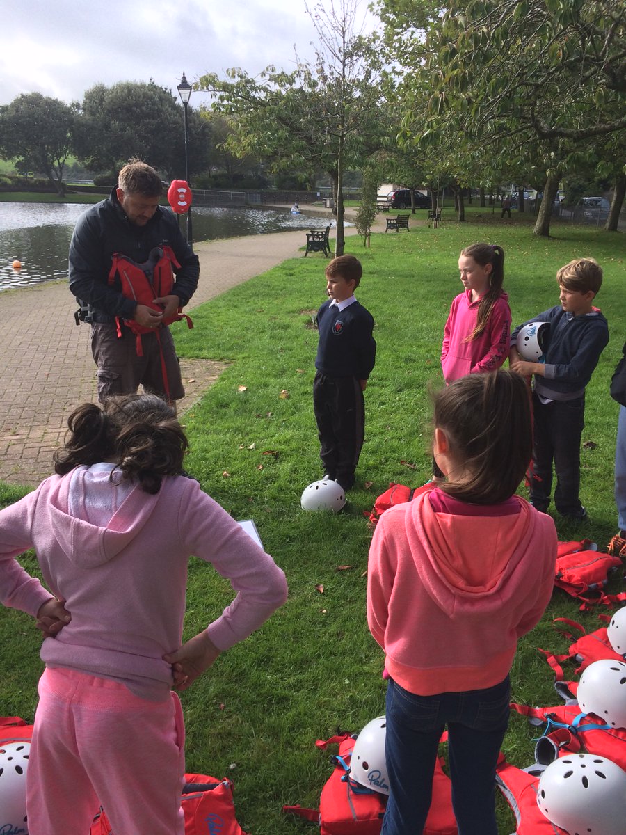 FoxholeLearning's tweet photo. Falcon Class are canoeing this morning as part of their Out of This World Adventure @TLATCornwall @BrumbyAndrew #outofthisworld https://t.co/7KhiwQ3iFT