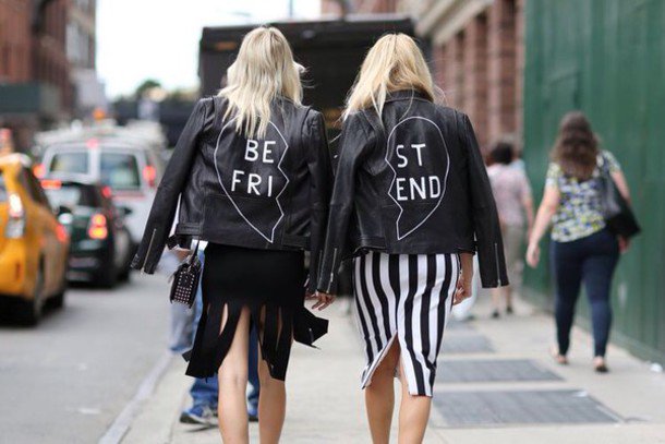 Front_Row_Squad's tweet photo. Like this picture to have a chance to win two 1000$ Front Row shopping cards for you and your best friend. Good luck! 🛍#IESEGsmm https://t.co/jQS03fgkKi