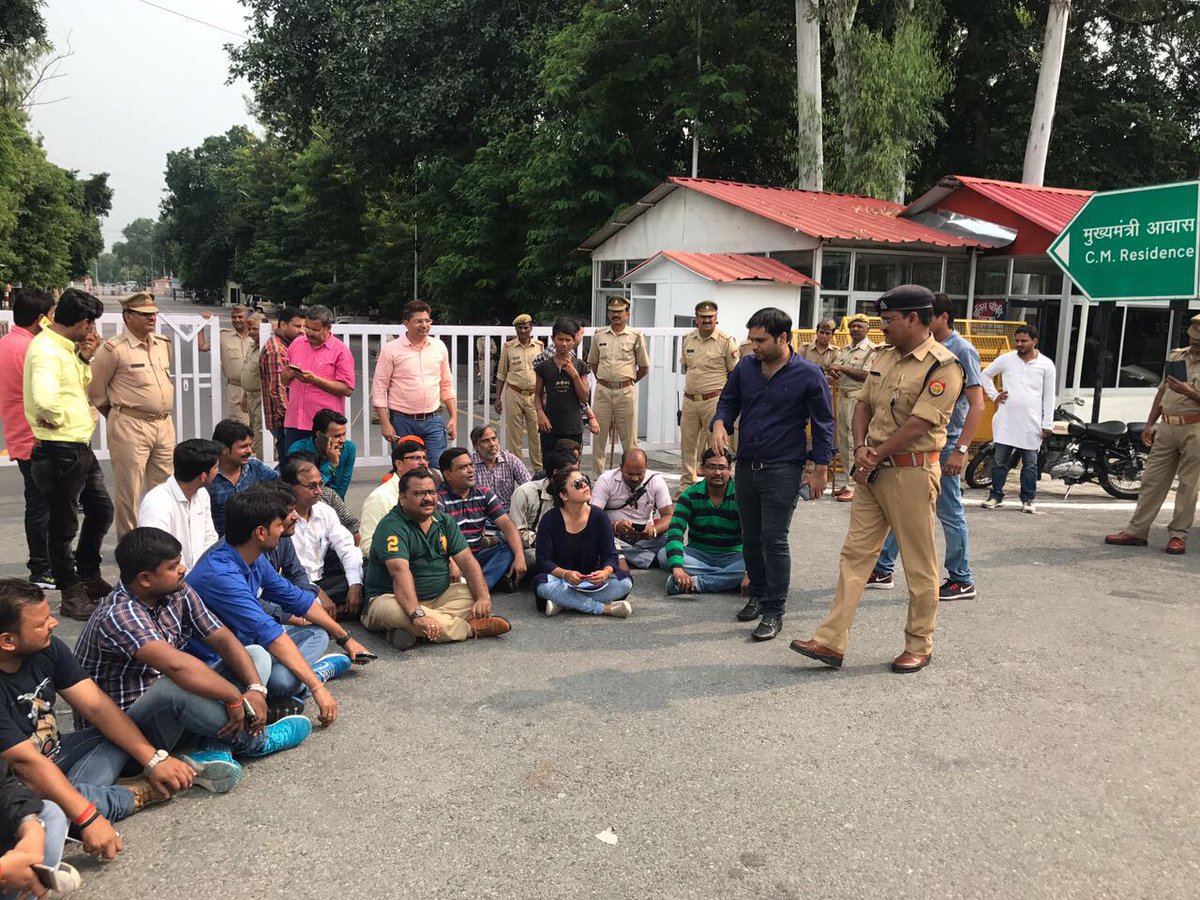 pawanmanocha26's tweet image. इस जुल्मी हुकूमत के खिलाफ किसी को तो बोलना ही पड़ेगा तभी तो इतिहास उसको याद करेगा