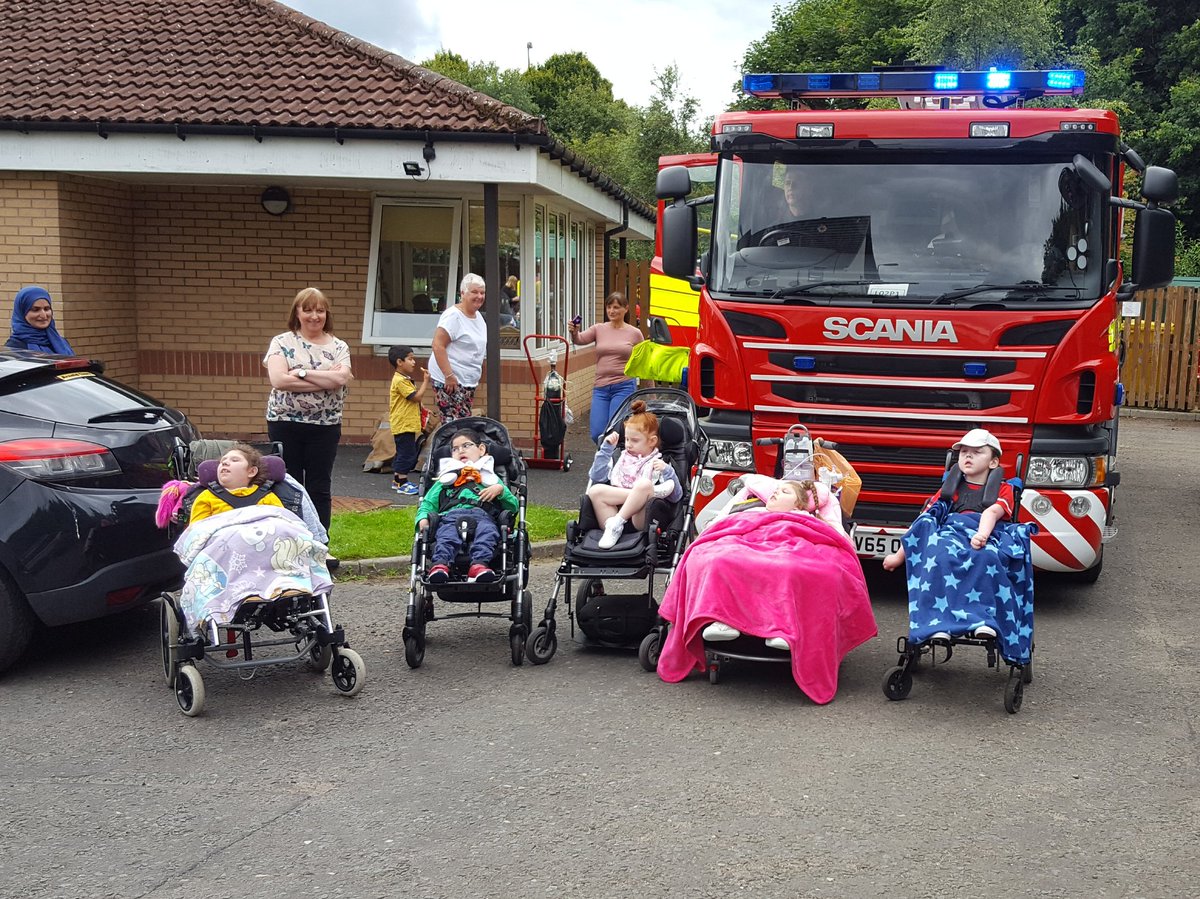 alancunni's tweet photo. Livingston Amber Watch #sfrs helping with #sunndach house Livingston #nhslothian open day https://t.co/jo0mcuga2f