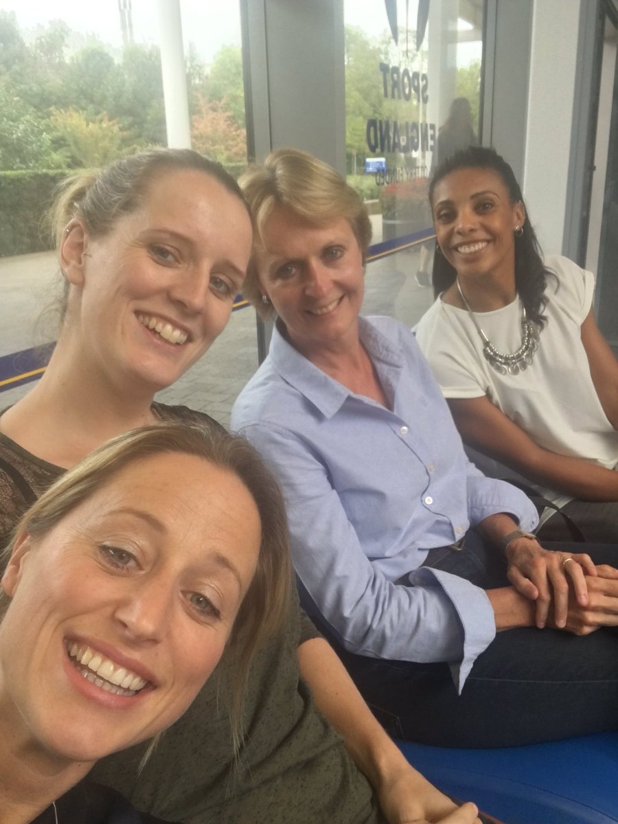 TeamBathNetball's tweet image. You can take the people away from the 💙&amp;amp;💛 but you can't take the 💙&amp;amp;💛out of the people! #wearegettingold