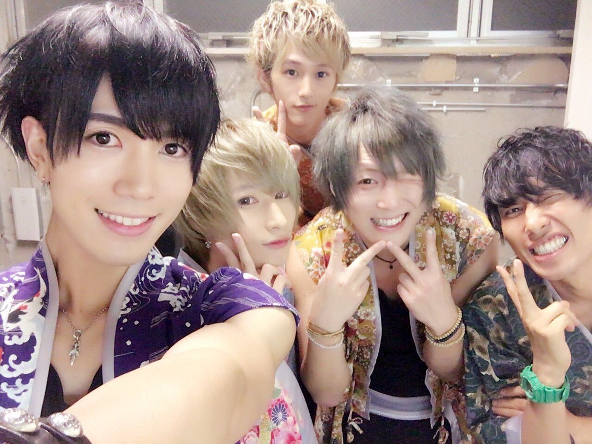 石塚利彦 ひよしなかよし 甘党男子 Twitter Da Light Up ありがとうございました 緑を振ってくれてる人がいてくれてめちゃくちゃ嬉しかった 明日は新宿です 久々に赤いキャンディーもいるから今から楽しみだ それから9 29甘友祭ぜひお越しください 好きな