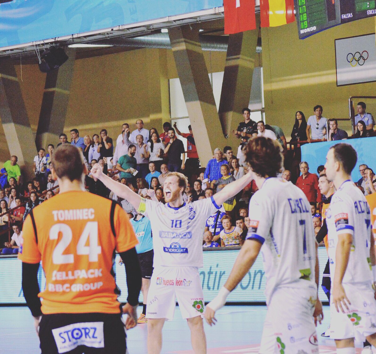 La sensación que se te queda al conseguir los✌🏻primeros puntos en la <a href="/ehfcl/">EHF Champions League</a> !Pelos de punta al escuchar rugir al Palacio de nuevo en Europa🦁