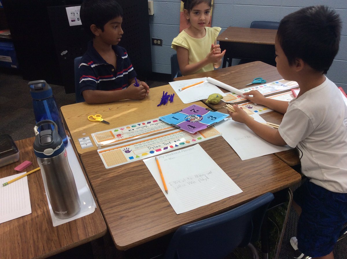 sgomberg15's tweet image. Making plant towers in Science! #inspire96 #TCIscience #workingtogether #firstgradeisfun