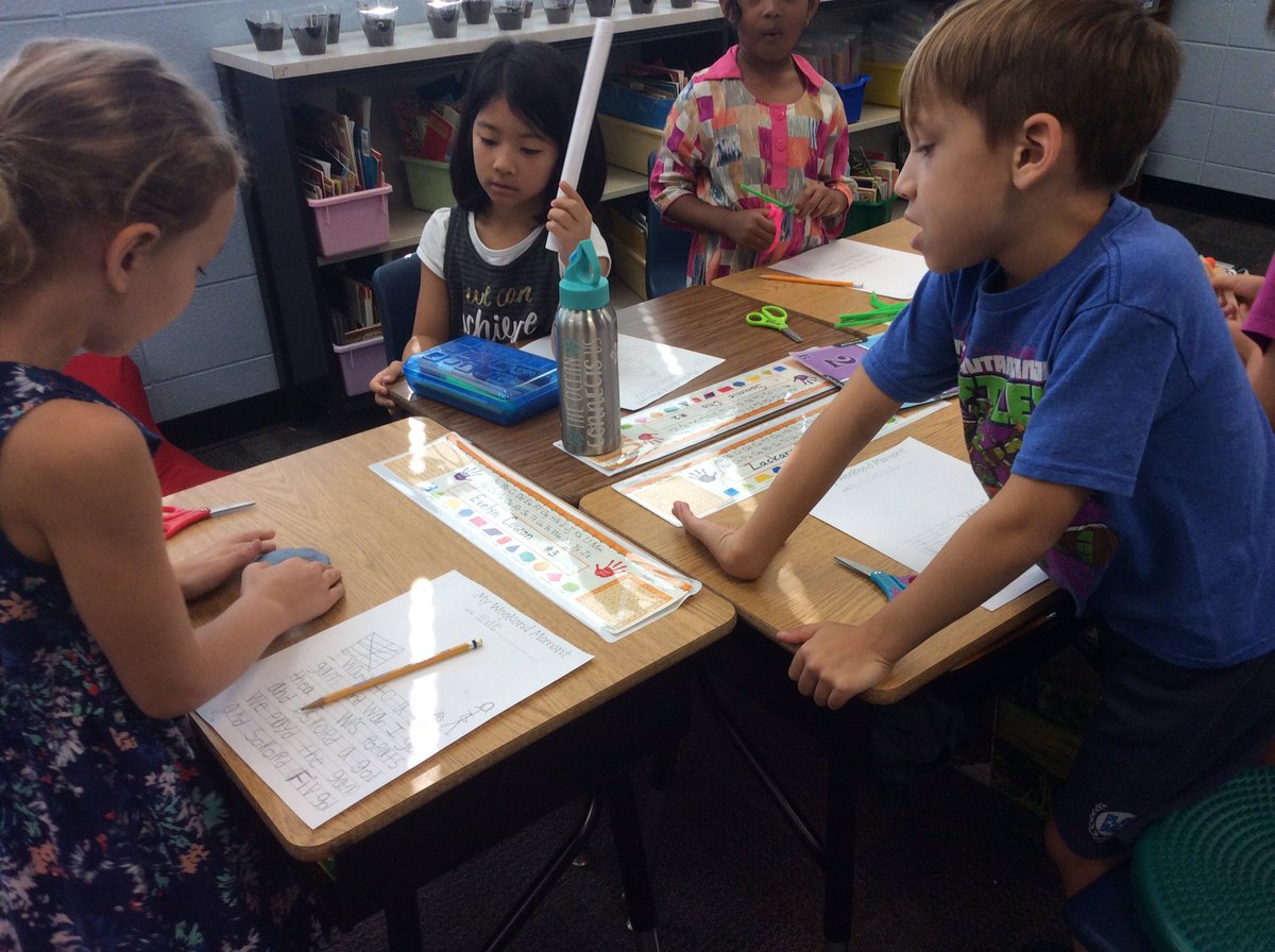 sgomberg15's tweet image. Making plant towers in Science! #inspire96 #TCIscience #workingtogether #firstgradeisfun