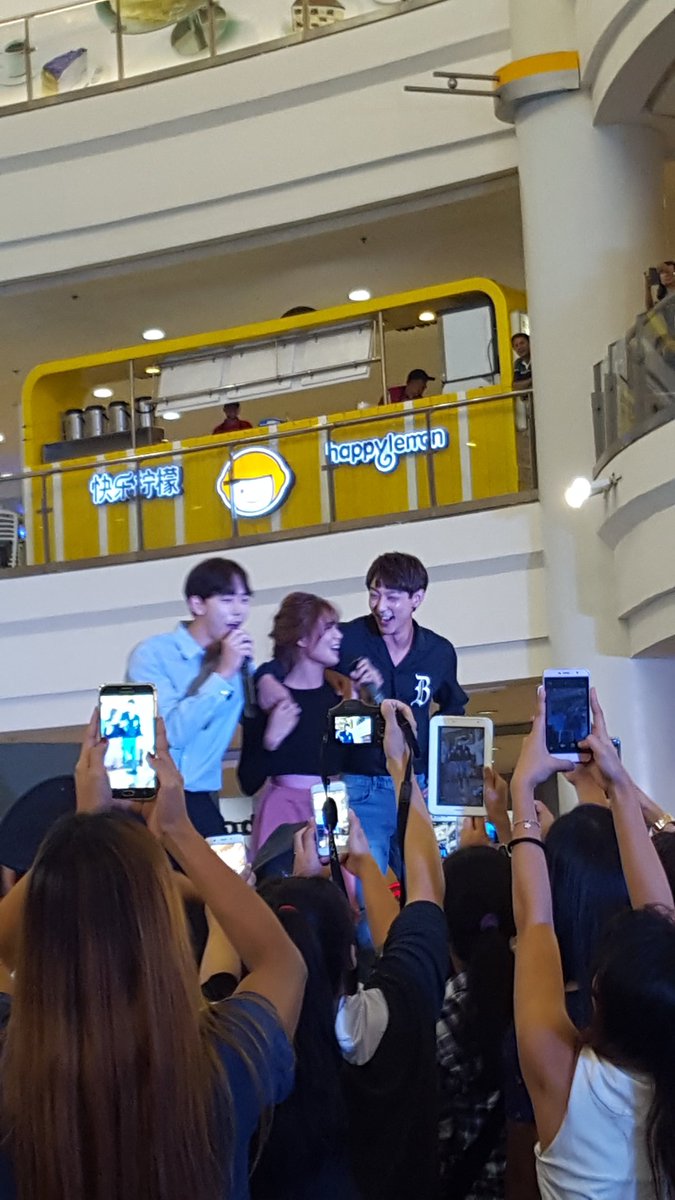 WincleFOR's tweet image. Ano na??? Haha #devhyun #devju #kimtaro #kimson #devonseron #YWMPromoTours