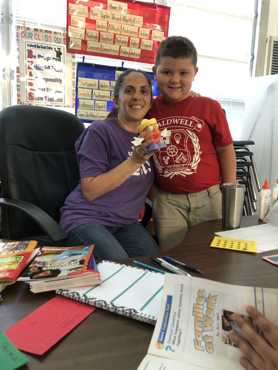 Moldingminds's tweet photo. I got a sweet gift to add to my collection!! #celebratemonday @CaldwellElemen @BoldsBunch #kindness #keepkindnessgoing https://t.co/ZPRZP9uFFN