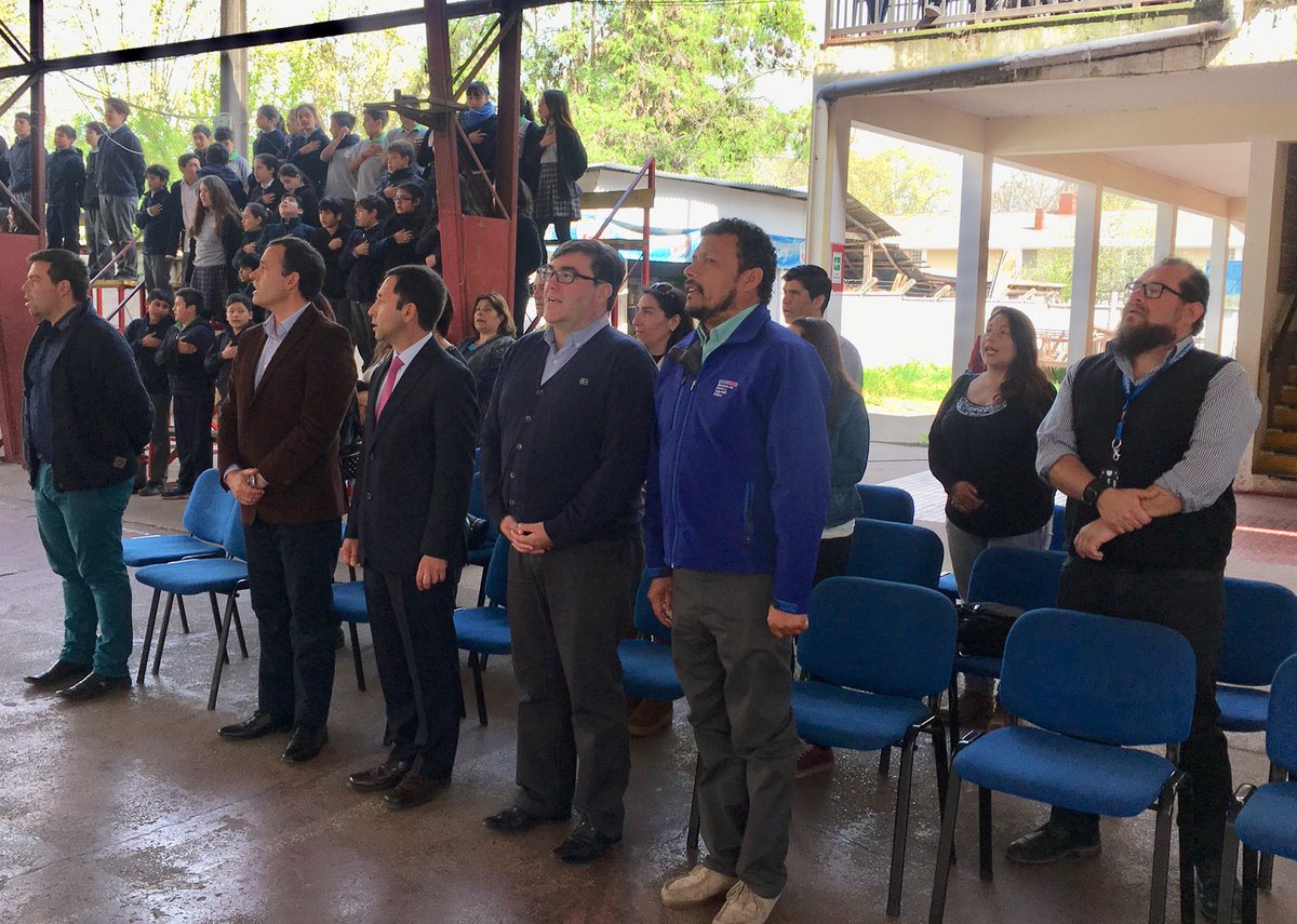DPPTalagante's tweet photo. Jefe de Gabinete @fgarrido27 asiste a la Asunción de funciones del municipio escolar Escuela Rosalina Pescio, comuna de Peñaflor. https://t.co/bcODyK188S