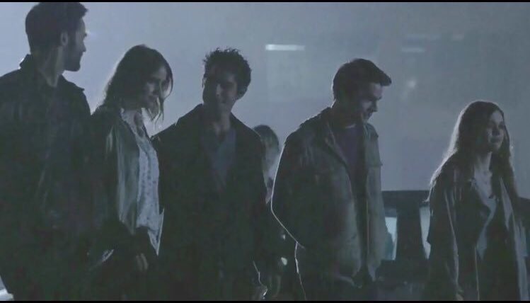 loseyourmind__'s tweet photo. my friends
my pack
 #TeenWolfSeriesFinale https://t.co/USufyeuTbl