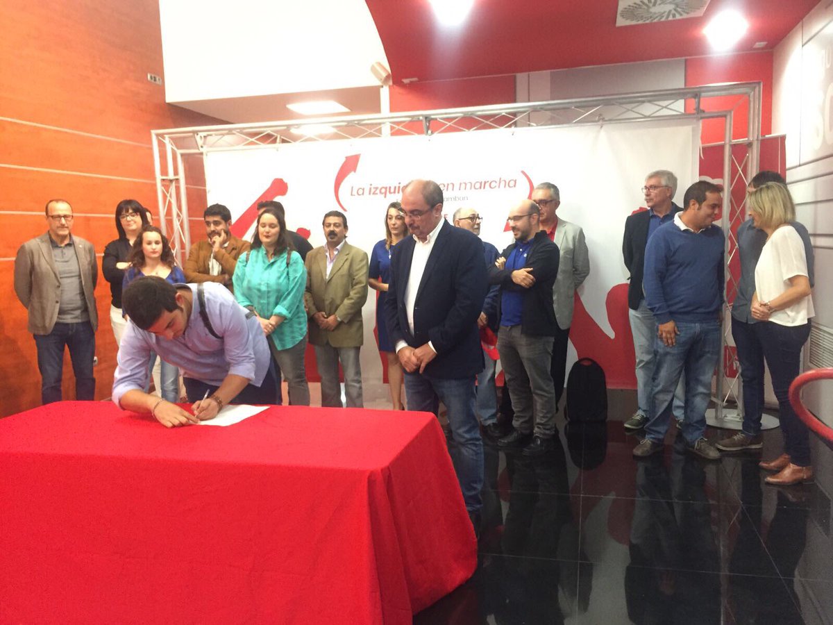 IzquierdaMarcha's tweet photo. Hoy @JLambanM ha firmado el contrato con la militancia para un partido a la vanguardia de la democracia @aragonpsoe
👉https://t.co/boQ39gCYRl https://t.co/DDXkV2JtZj