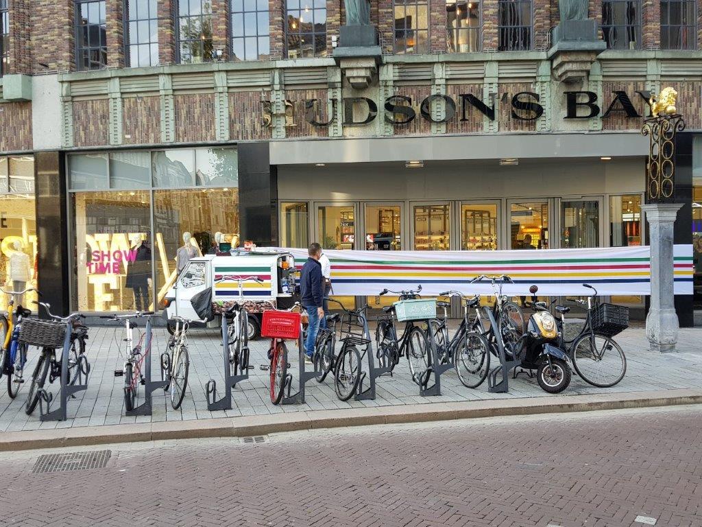 Opening <a href="/hudsonsbay/">Hudson's Bay | La Baie d'Hudson</a>  Den Bosch is een feestje met CasaBarista's Coffee on Wheels Den Bosch. Jij ook een feestje: ow.ly/5yo230foQ2W