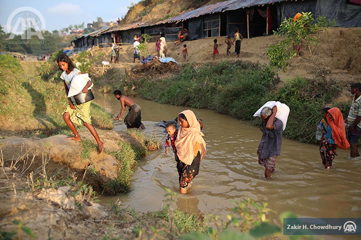 anadoluimages's tweet photo. #RohingyaMuslims fled from oppression within ongoing military operations in #Myanmar #Rakhinestate take shelter at #makeshiftcamp #CoxsBazar https://t.co/w0uDW0K8JJ