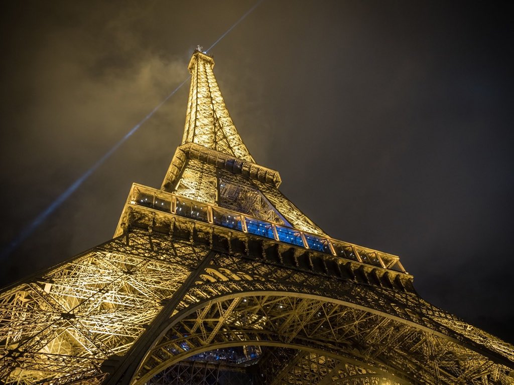 TentationMag's tweet photo. La #tourEiffel fête jeudi 28 septembre ses 300 millions de visiteurs. Découvrez les surprises qu'elle vous réserve. https://t.co/S0S9SJdMmi https://t.co/Nm8ywv3KHw