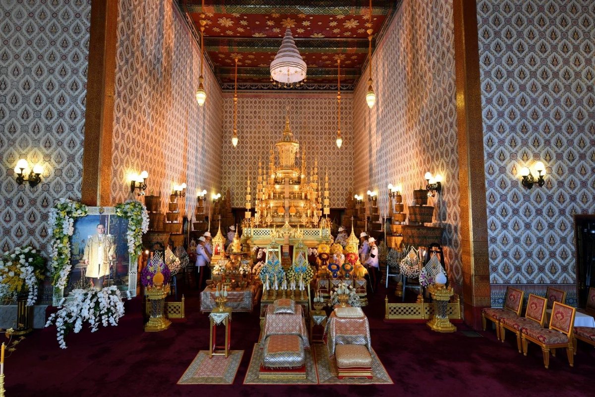 ThaiDragon599's tweet image. ๒๕ กันยายน พุทธศักราช ๒๕๖๐

- อีก ๕ วัน ปิดเข้ากราบพระบรมศพ
- อีก ๑๘ วัน ครบ ๑ ปีแห่งการสวรรคต
- อีก ๓๐ วัน ถึงวันถวายพระเพลิงฯ