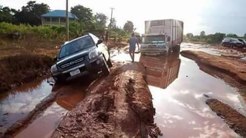 DouglasEjike's tweet image. Onitsha-Awka-Enugu Road. State of the shocking...