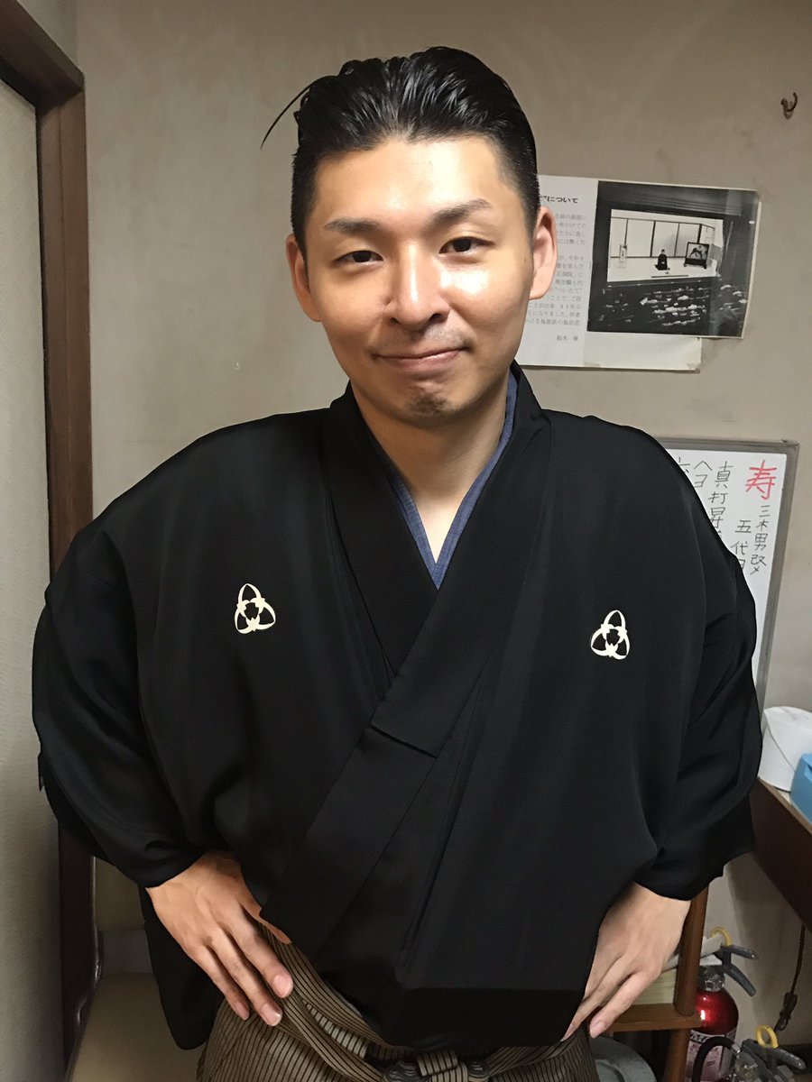 Twitter पर 鈴々舎馬るこ 鈴本演芸場 五代目桂三木助真打昇進襲名披露に出演させて頂きました 同期ですが 香盤 序列 でいうと 馬るこ 三木助の順 偏食過ぎて 打ち上げで周りが刺身やサラダを食べてる横で 一人だけウーロン茶を飲みながら つけ麺を食べてい