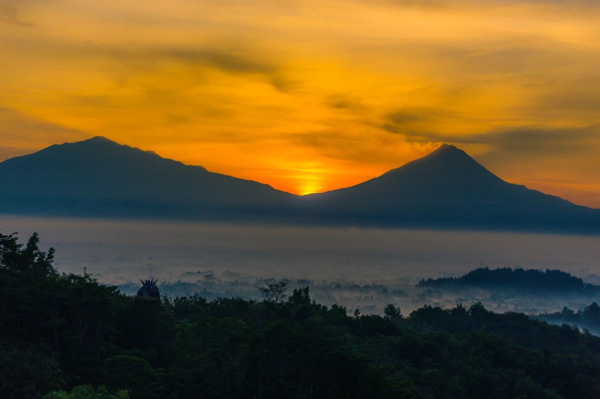 Virgonika's tweet photo. Photographer Ryan Khine (Singapore) https://t.co/1GLLWbEkeO #landscape #sunsets #nature #sunrise #mountain #landscapephotography https://t.co/qdK840LmdO
