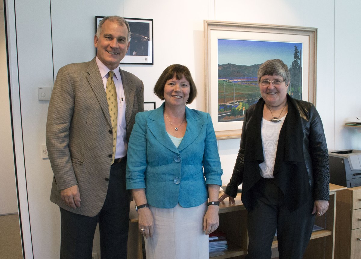 <a href="/AmbCanNL/">Canada aux Pays-Bas</a> Heureux d'accueillir <a href="/ProstKimberly/">Kimberly Prost</a>, candidate 🇨🇦 pour #ICCelections et de soutenir l'équipe #VoteProst avec <a href="/SabineNolke/">Sabine Nölke 🇺🇦</a> &amp; <a href="/AmbCanNL/">Canada aux Pays-Bas</a>