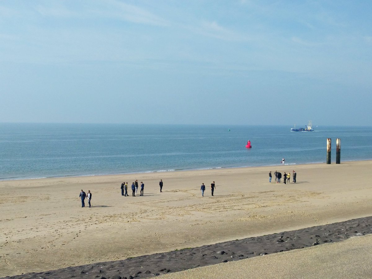 HZICT's tweet photo. HTTP requests in het zand #HBOICT https://t.co/PzcZ6giki8