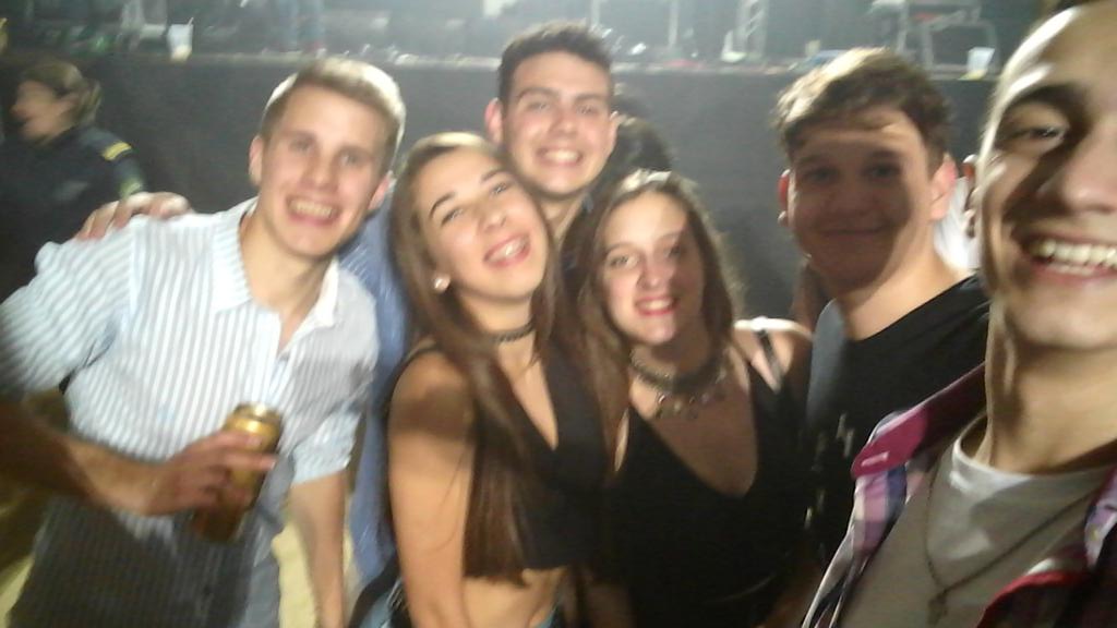 FlorTurin's tweet photo. #FiestaCow 💃🎉🍻🔙 @solchhaaa @leobouchat https://t.co/iUer6lS0xP