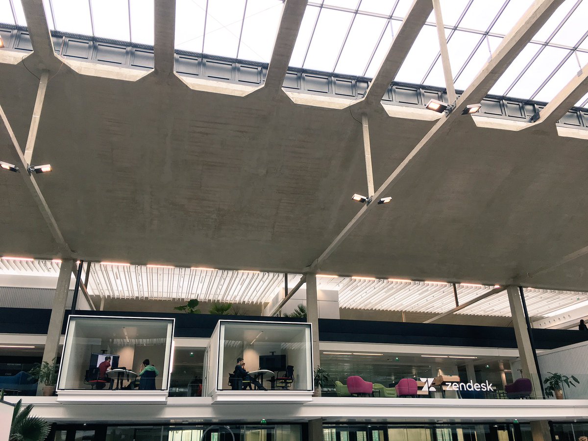 So_lenne's tweet image. 🎬 En direct de Madame #StationF 
Si la #TourEiffel souhaite hiberner, elle a la place de s'y faire un nid douillet 🙃
#DigitESS cc @simplonco