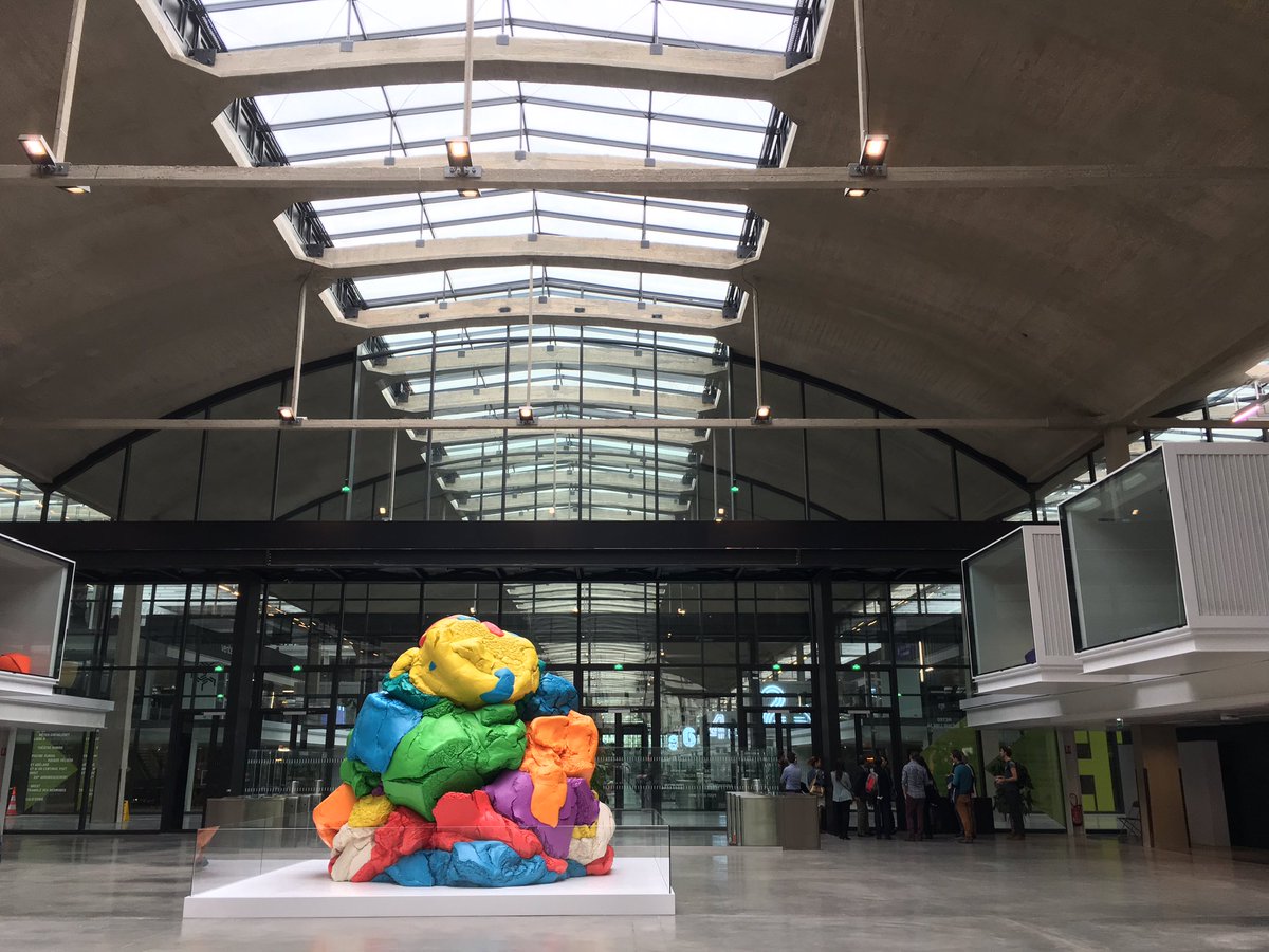 So_lenne's tweet image. 🎬 En direct de Madame #StationF 
Si la #TourEiffel souhaite hiberner, elle a la place de s'y faire un nid douillet 🙃
#DigitESS cc @simplonco