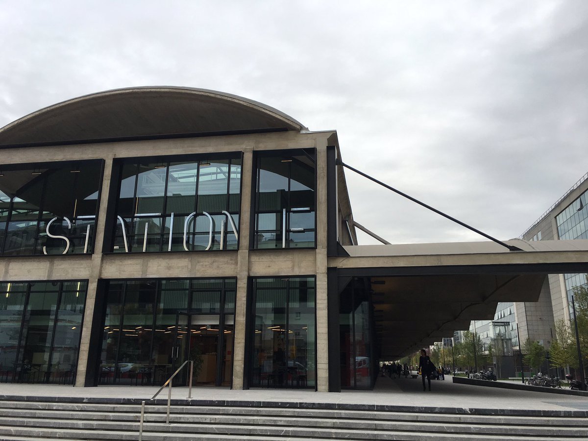 So_lenne's tweet image. 🎬 En direct de Madame #StationF 
Si la #TourEiffel souhaite hiberner, elle a la place de s'y faire un nid douillet 🙃
#DigitESS cc @simplonco