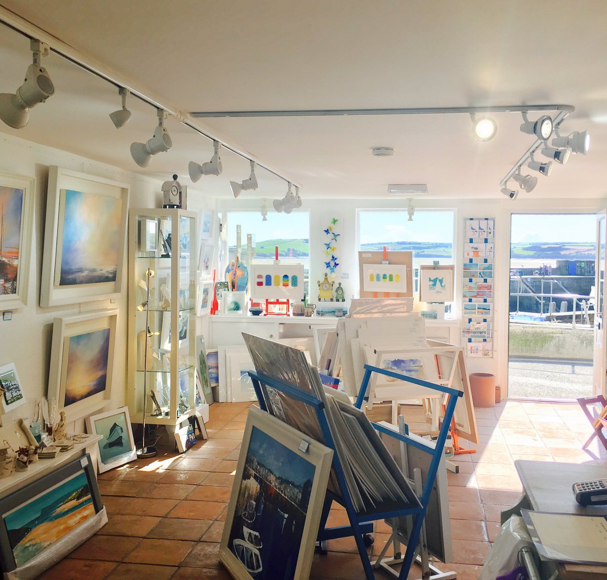 PHGpadstow's tweet photo. #MondayMotivation Hello from our sunny gallery, looking out across the stunning Camel Estuary! #Art #Inspiration #Padstow #LoveCornwall https://t.co/E2G0UFasMW