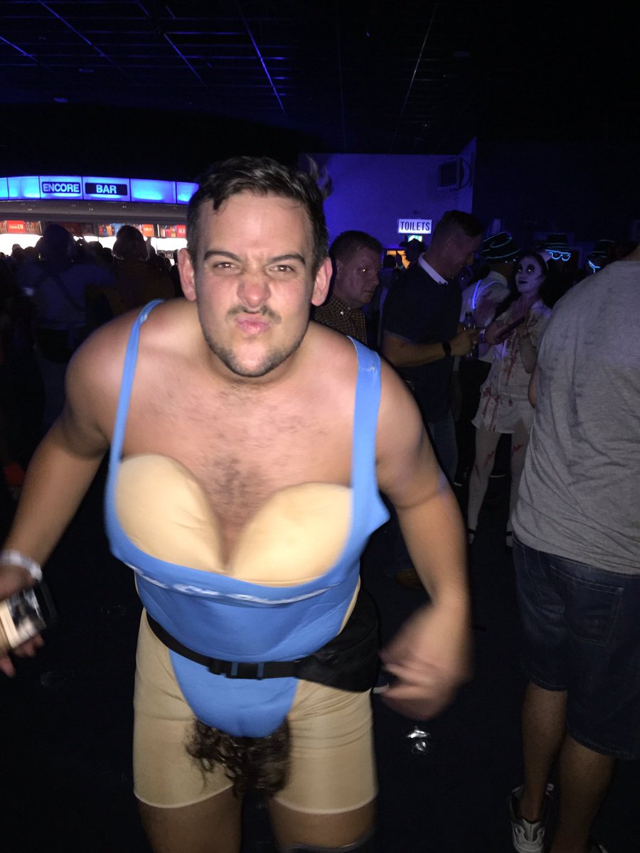 CartertonR's tweet photo. Our number 1 showing why he is number 1 #clevage #stag #weekend #tinyones https://t.co/yolxvcvLTr