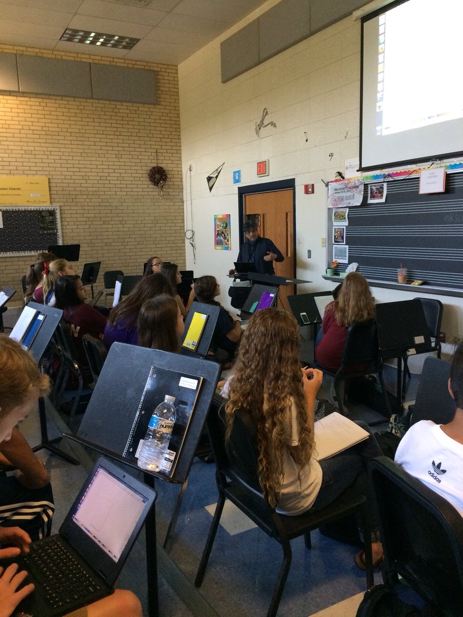 OrchPM's tweet image. Mr. Lagunas from the tech dept. demonstrating software. HS Orch students will be creating recruiting/retaining brochures! 🎻
